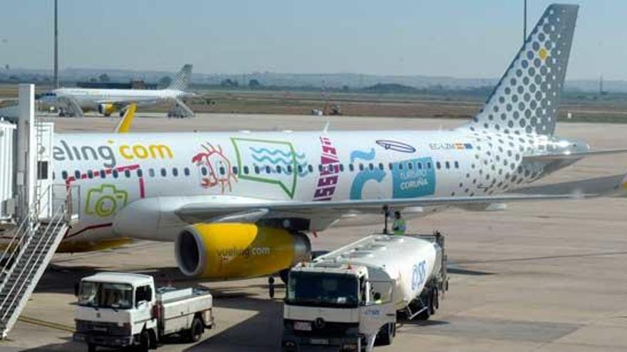 Un avión de Vueling, en Alvedro.