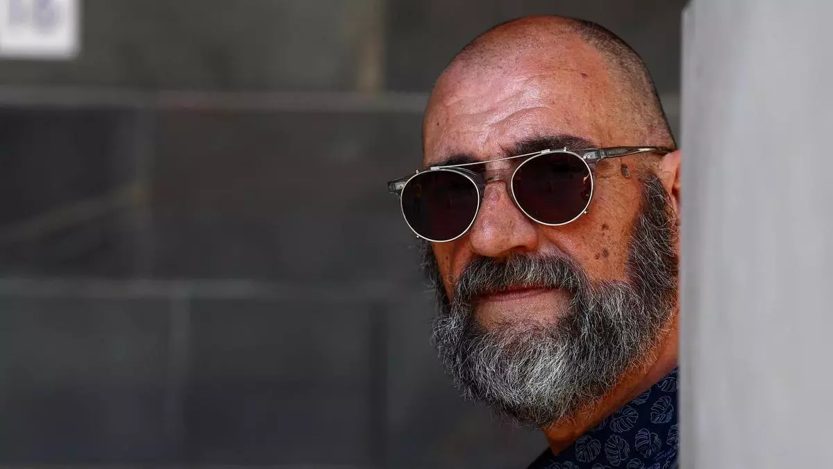 José Luis Alcañiz, el portero de discoteca más veterano de Zaragoza: «Hay gente que me ha dado las gracias por solo haberle soltado una torta»