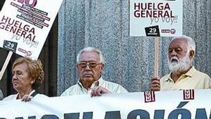 p Los pensiones ahorran menos