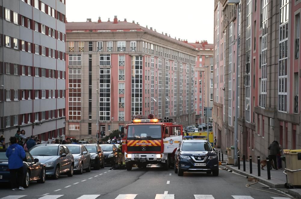 Otro hombre herido se arrojó por la ventana de un segundo piso para evitar se atacado.