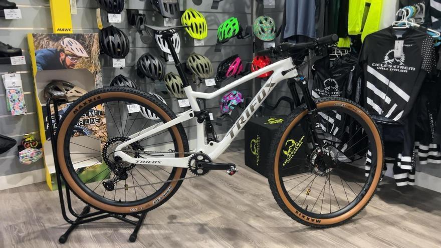 Vídeo | Esta es la bicicleta del sorteo solidario impulsado por Salva Oliver