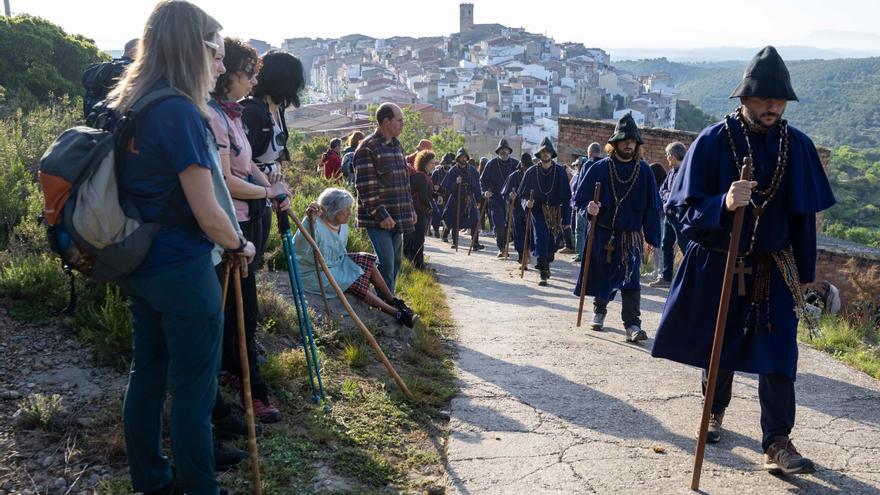 La muerte del papa Francisco marca la rogativa de Els Pelegrins de les Useres a Sant Joan de Penyagolosa