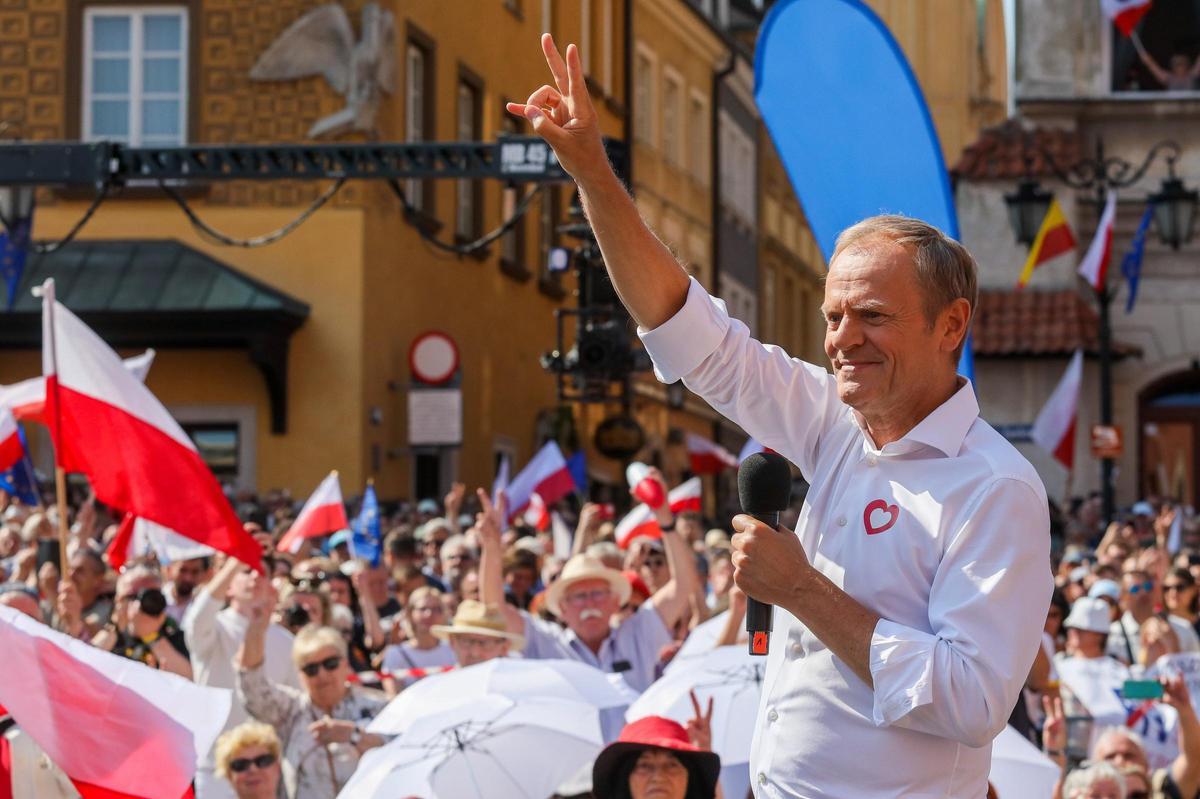 Cientos de miles de polacos protestan en Varsovia contra el Gobierno polaco