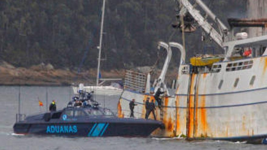 Una operación antidroga intercepta en Marín un barco con cargamento de cocaína