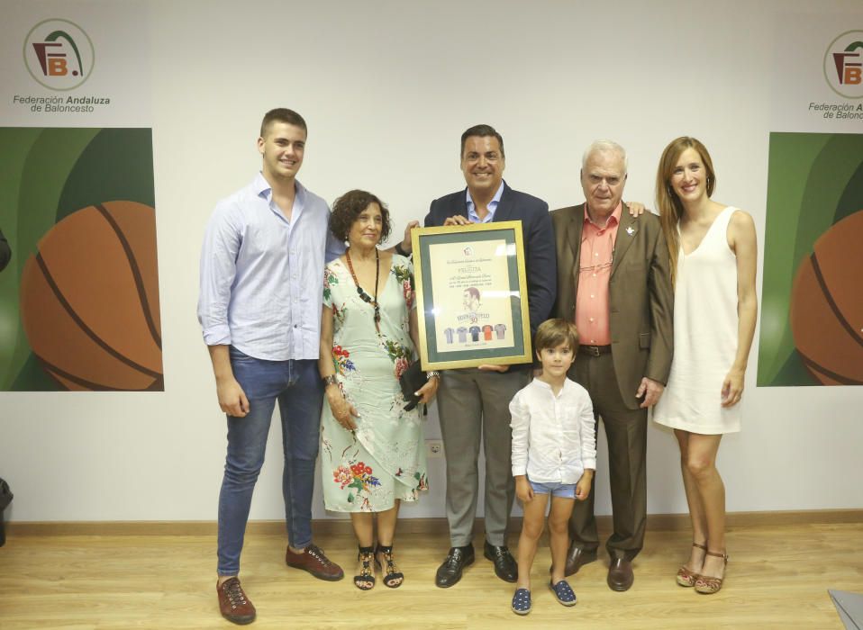 Homenaje al árbitro de baloncesto Daniel Hierrezuelo