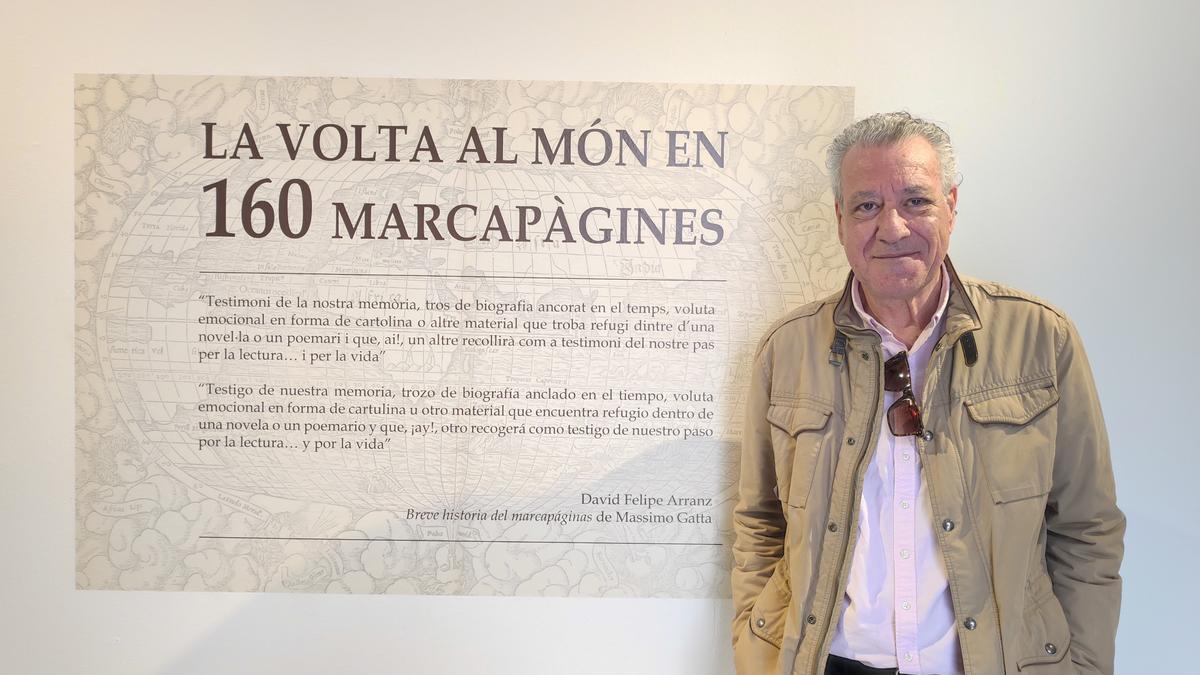 El ilicitano Sergio Esteban en su primera exposición “La volta al món en 160 marcapàgines”