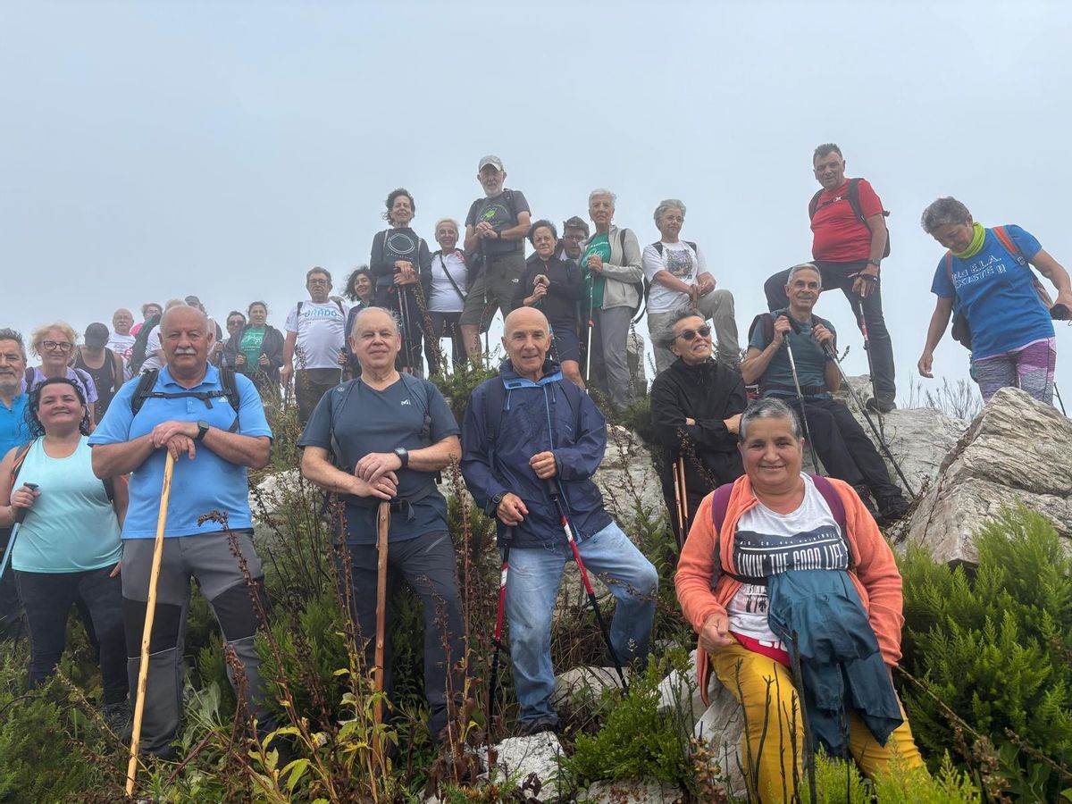 Grupo participante en una de las rutas del Grupo Montañero Moscón.