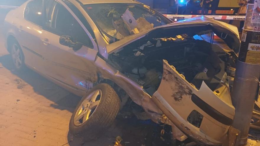 Una herida grave al arrollar un coche una terraza en Alboraia
