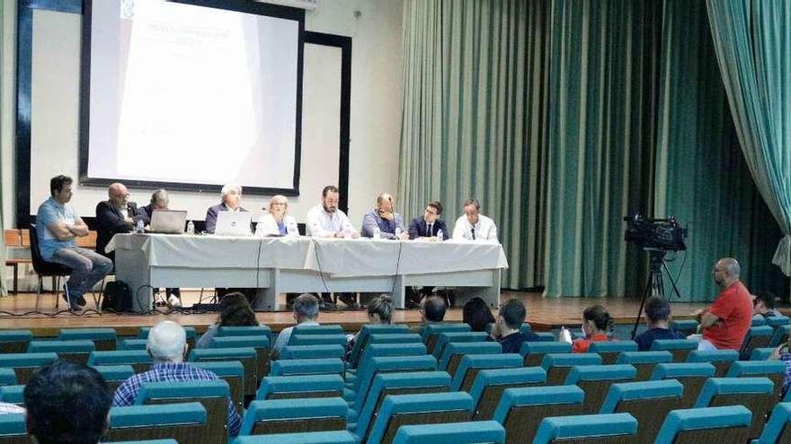 Panorámica del salón de actos, ayer durante la asamblea de socios.