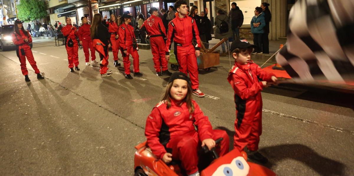 La comparsa del «Camión de Rayo McQueen» gano el concurso de disfraces de Lalín. | BERNABÉ/AMANDA CASTRO