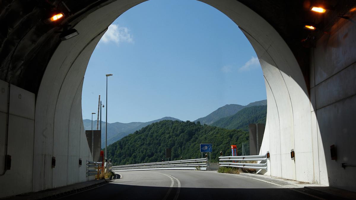 Salida del túnel Rañadoiro hacia Degaña.
