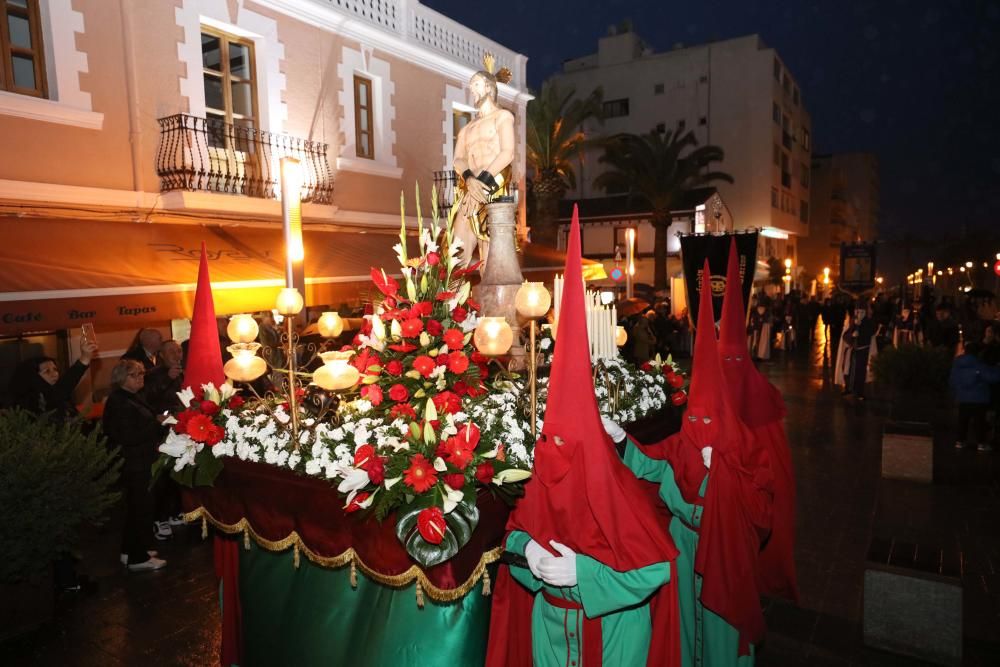 Con más incertidumbre de la esperada en un primer momento, a las 20.10 horas se daba inicio a la procesión