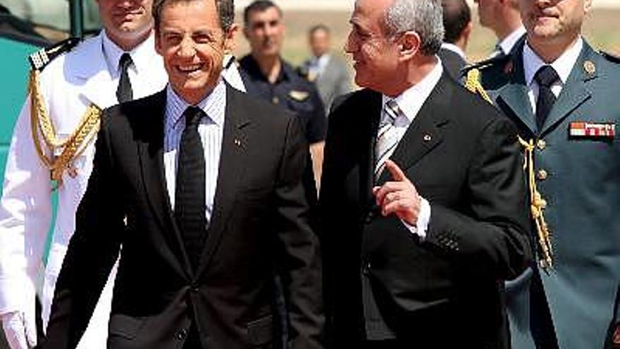 Sarkozy llega al Líbano para acelerar la reconciliación entre los Gobiernos