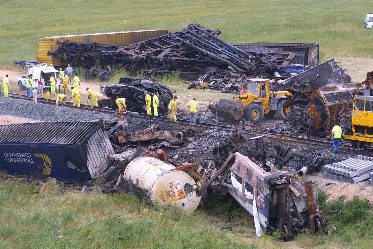 Las imágenes del trágico accidente ferroviario de Chinchilla que salpicó de lleno a la Región de Murcia