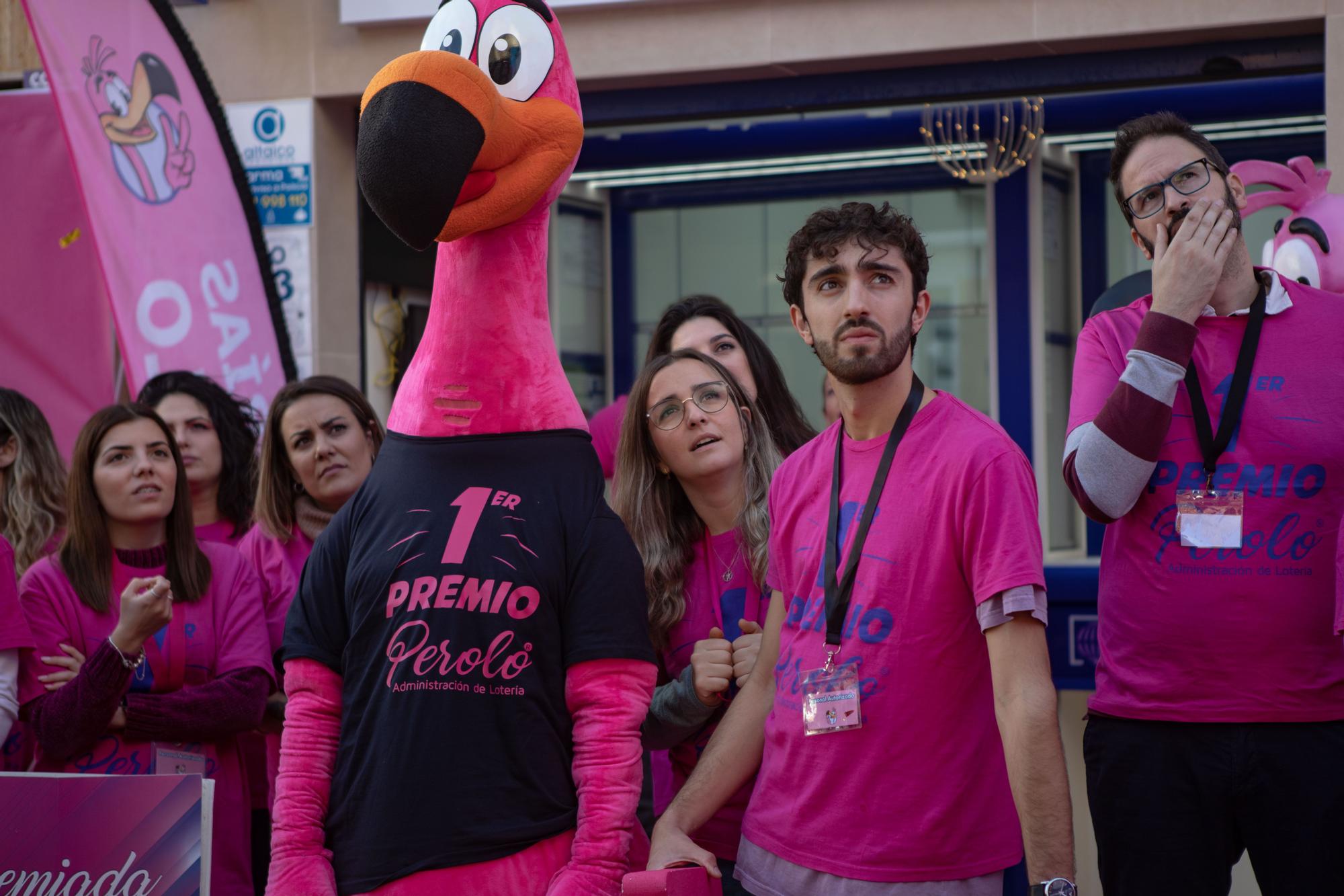 Así han celebrado repartir el Gordo en el Perolo