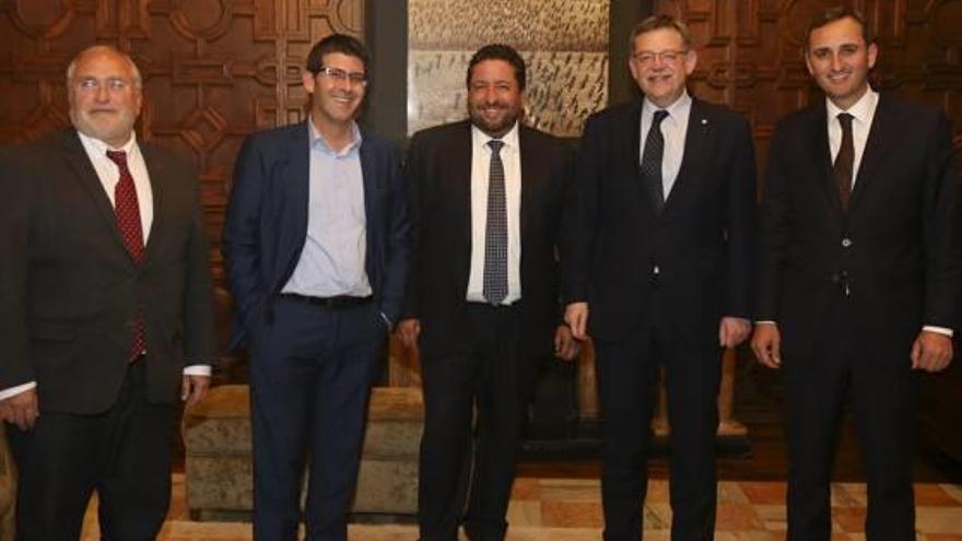 Antoni Such (izq.) y Ximo Puig junto a los presidentes de las diputaciones de Alicante, Valencia y Castellón.