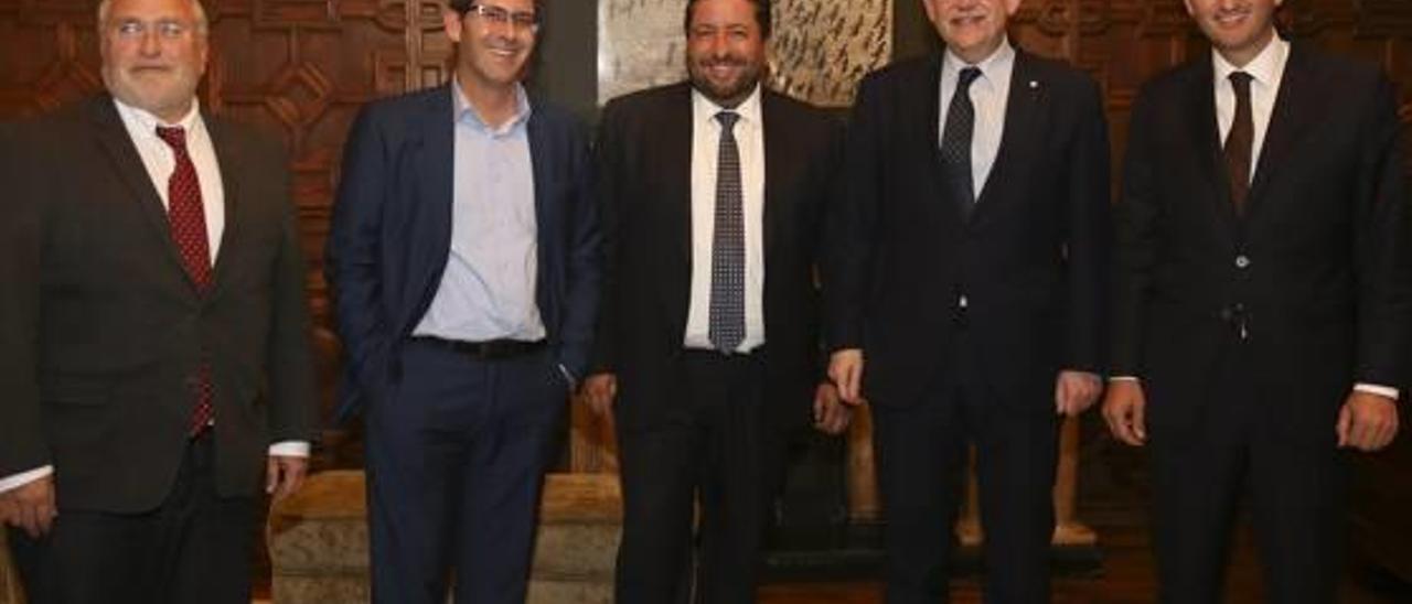 Antoni Such (izq.) y Ximo Puig junto a los presidentes de las diputaciones de Alicante, Valencia y Castellón.