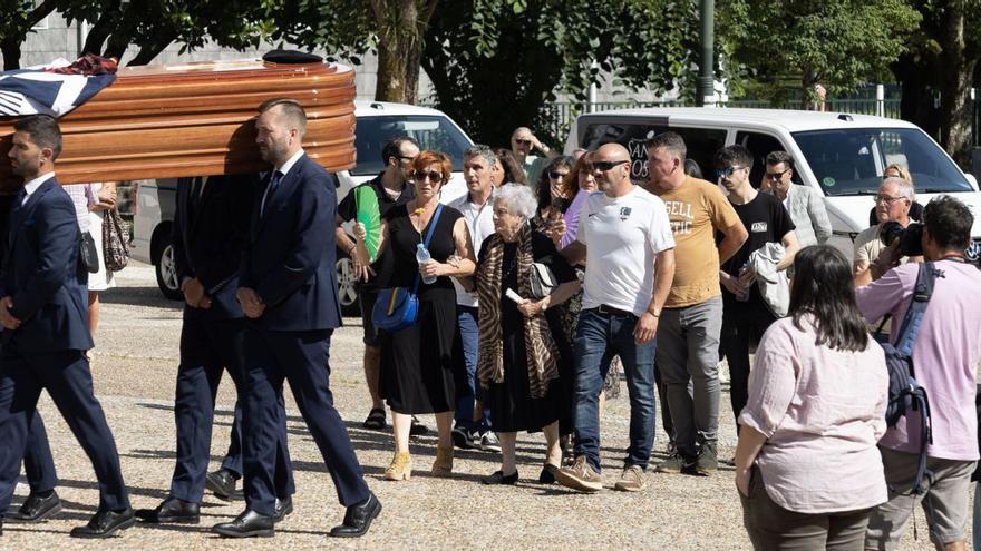 Multitudinario último adiós a O Bruxo