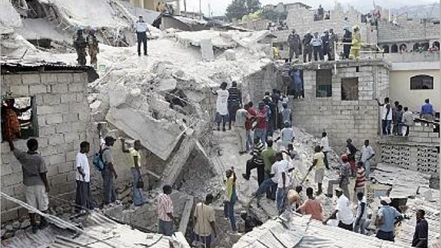 Haití Els morts per l&#039;ensorrament d&#039;un col·legi ja arriben a 90 i els ferits, a 164