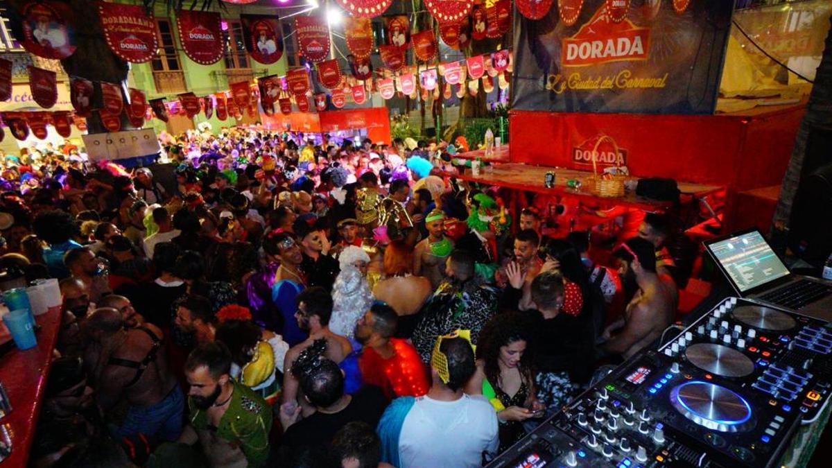 La zona de San Francisco, referente en la oferta para la comunidad LGTBI en el Carnaval de Santa Cruz.