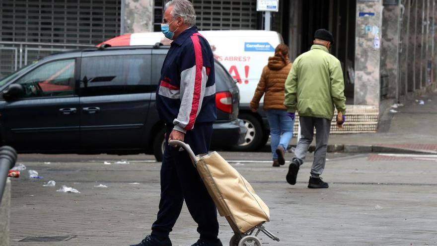 El Corte Inglés habilita cajas especiales para mayores de 65 en sus supermercados