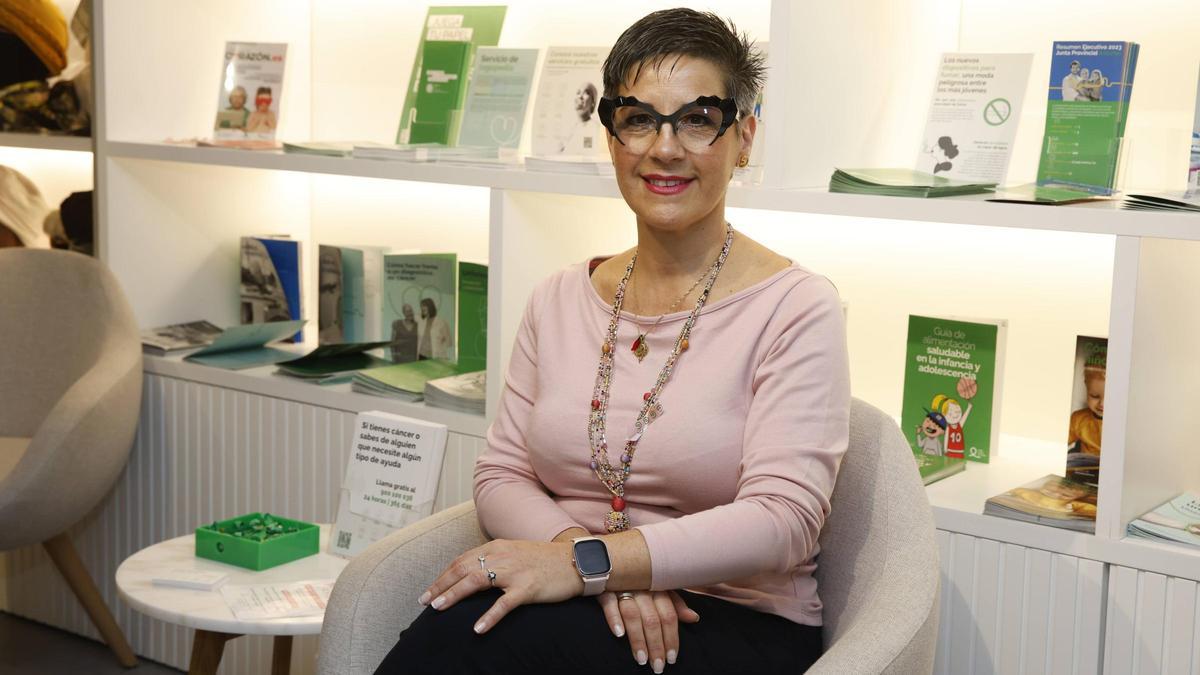 Carolina Suárez Suárez, esta mañana, en la sede de la Asociación Española Contra el Cáncer, en Oviedo.