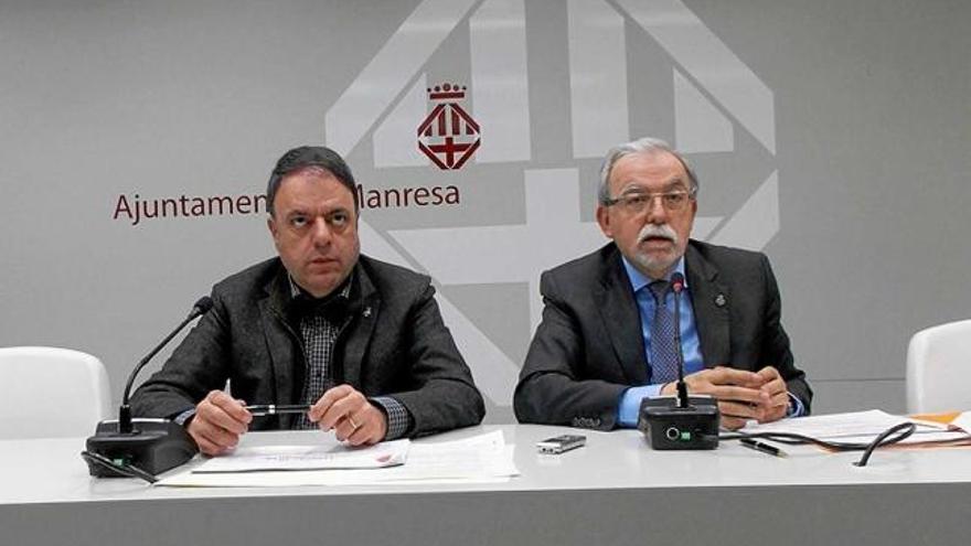 L&#039;alcalde Valentí Junyent i el regidor Josep M. Sala, a la presentació del tancament del pressupost del 2015