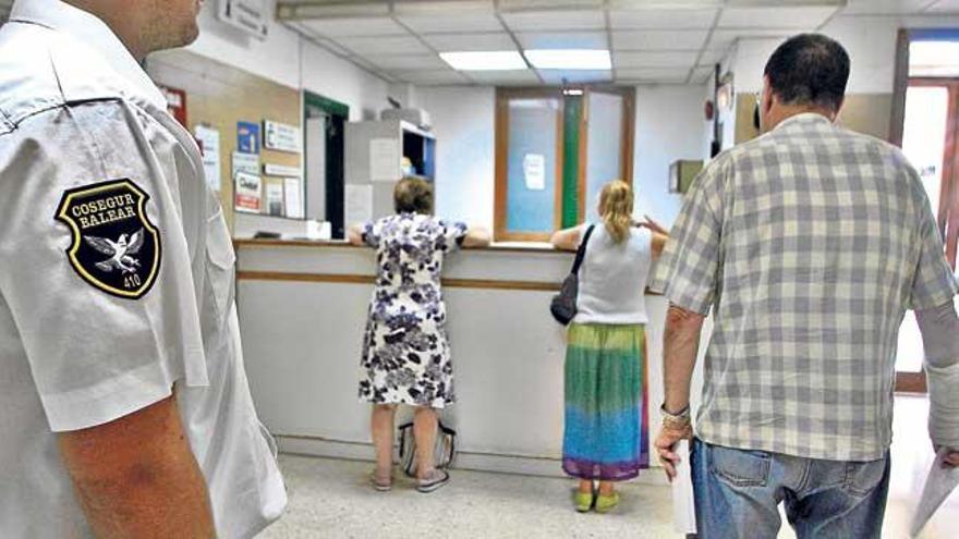 Para renovar la tarjeta sanitaria hay que pedir cita en el centro de salud y acudir con una foto.