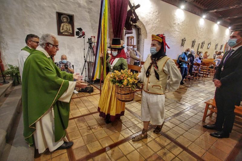 Ofrenda floral en honor a San Benito en el día que se hubiera celebrado la romería. Los balcones estarán engalanados. 12/07/20  | 12/07/2020 | Fotógrafo: María Pisaca Gámez