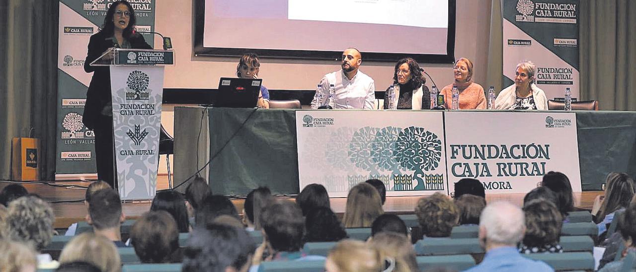 Conferencia de la oncóloga Ana Ruiz Casado en Infosalud