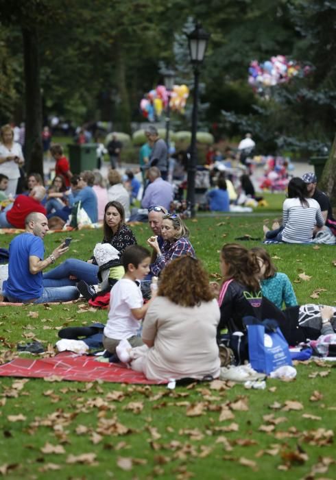 Oviedo celebra el día grande de San Mateo con 7.000 bollos preñaos