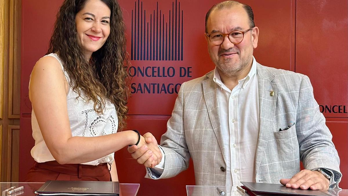 A edil María Rozas e o reitor da USC, Antonio López.