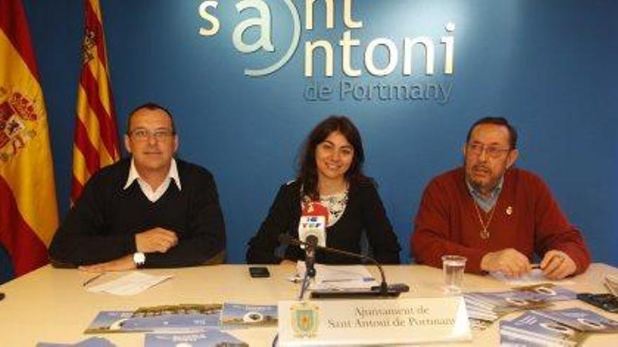 Vicent Ribas, Sara Ramón y Nito Verdera, durante la presentación del nuevo folleto