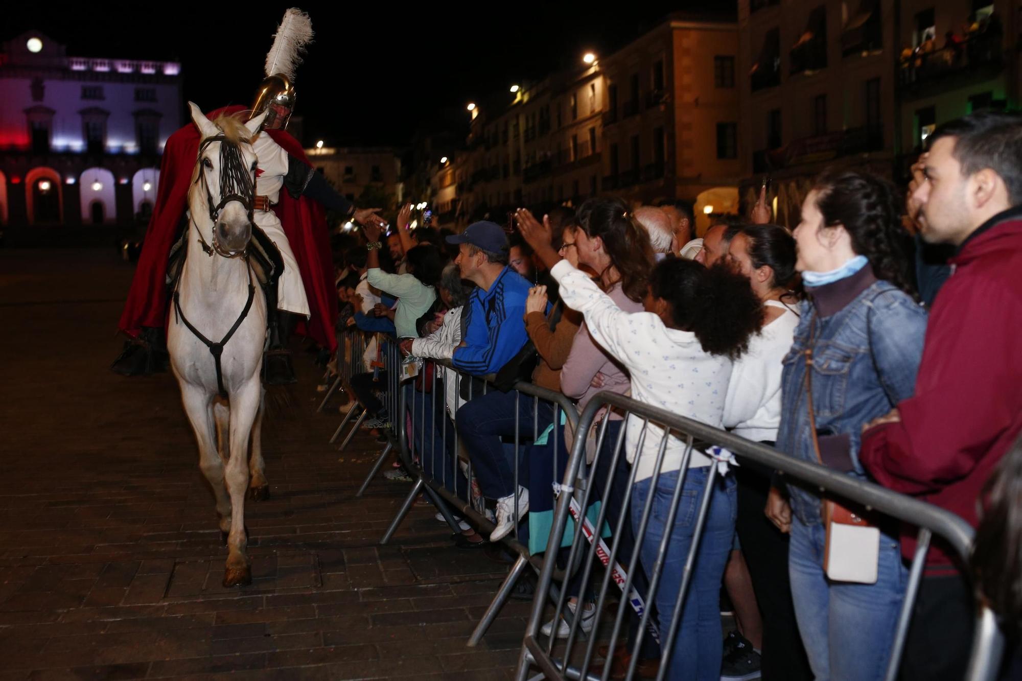 Galería | Así ha sido el desfile de San Jorge en Cáceres