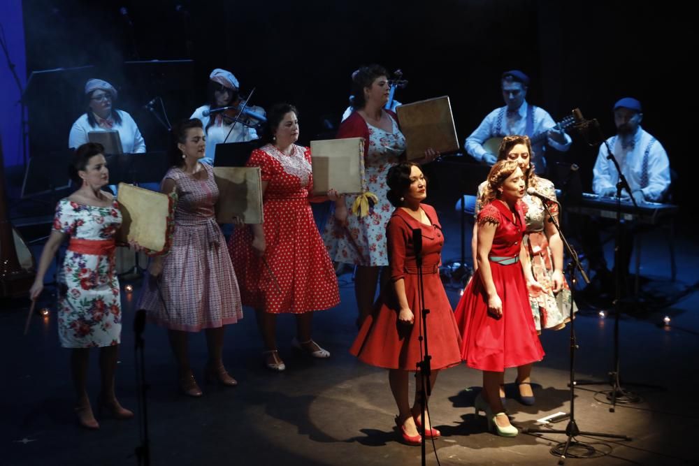 Actuación en Gijón del colectivo musical "Muyeres"
