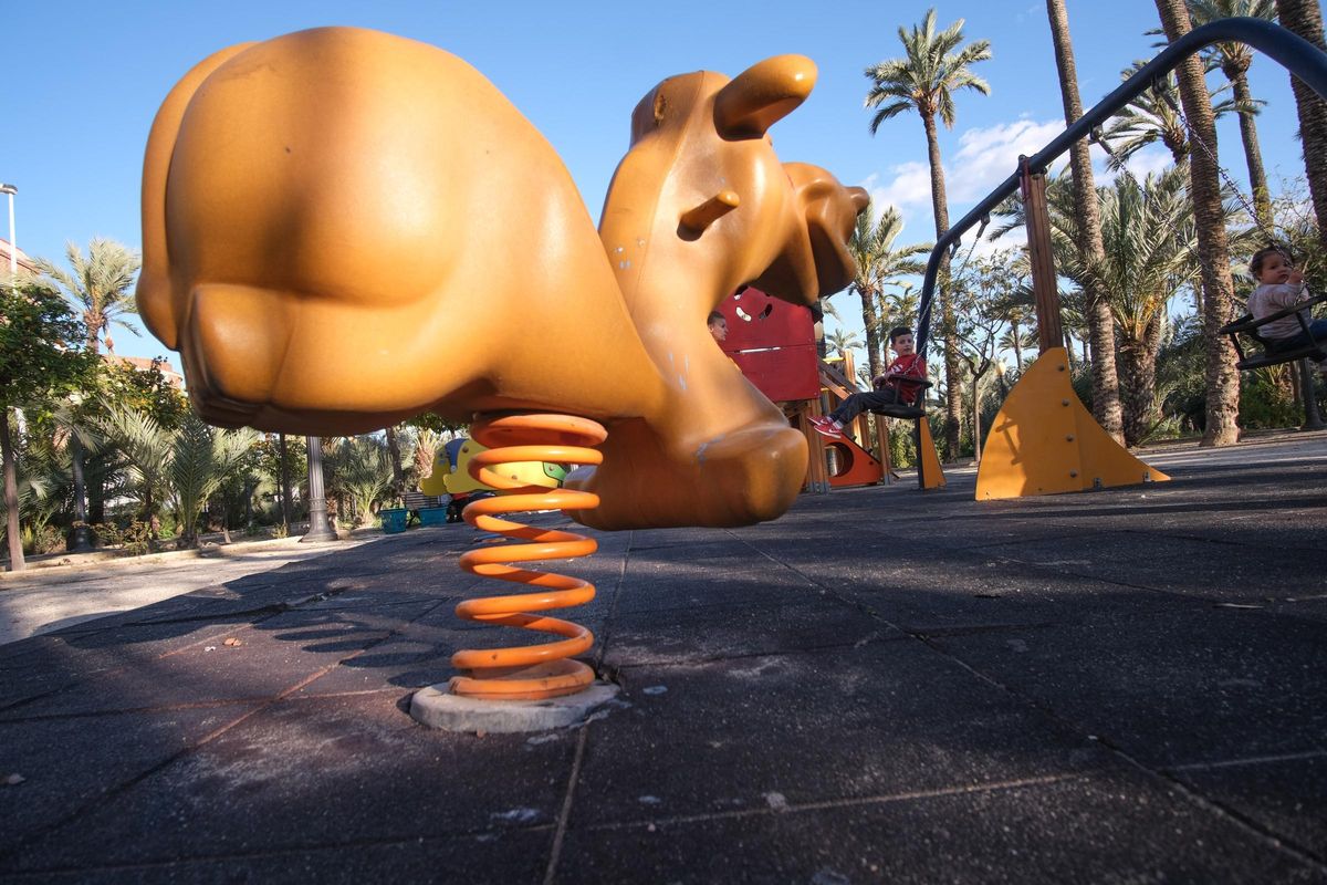 Una zona de juegos infantiles, en Elche