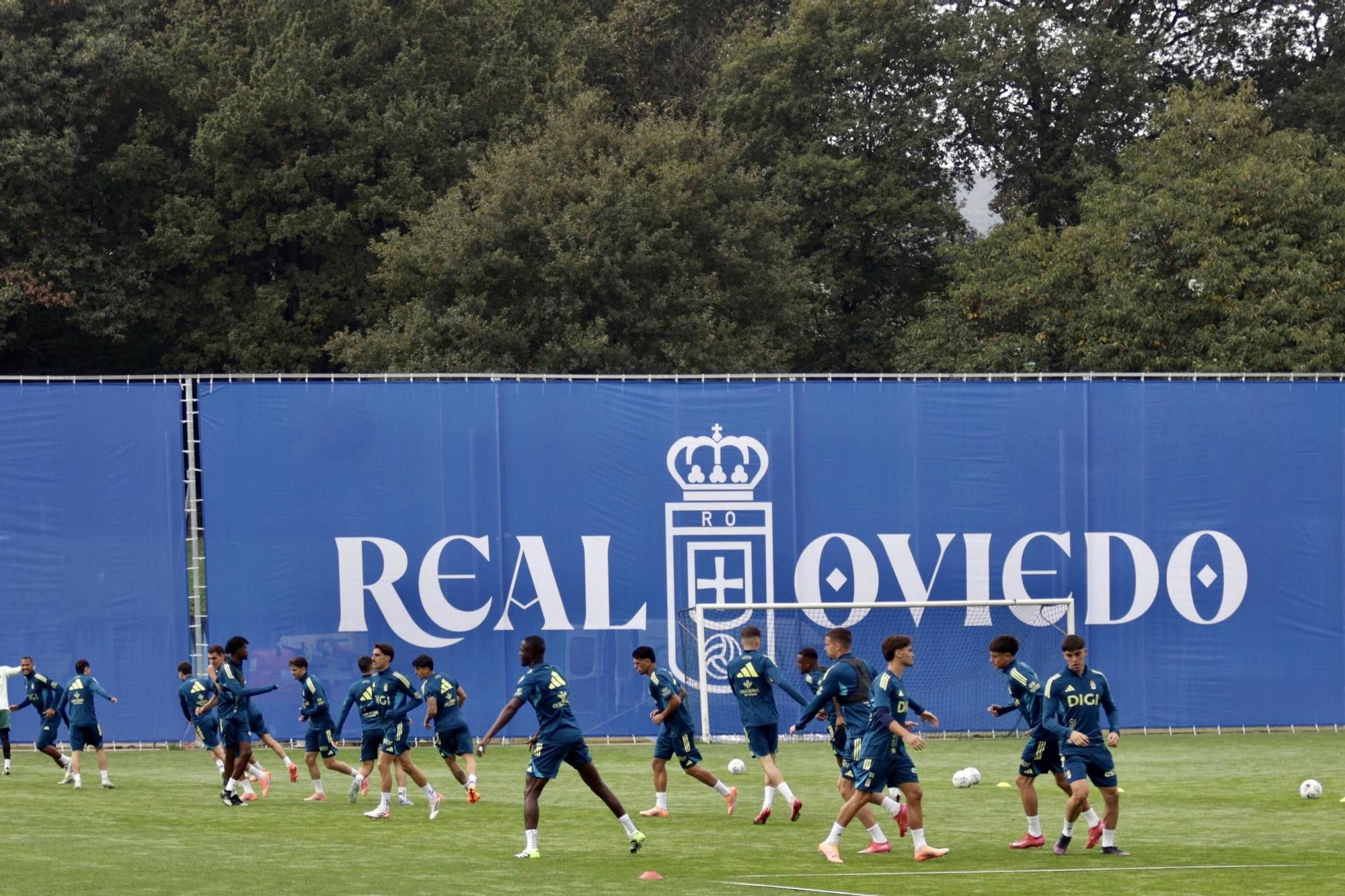 EN IMÁGENES: Así fue el primer entrenamiento de Luis Carrión al frente del Real Oviedo