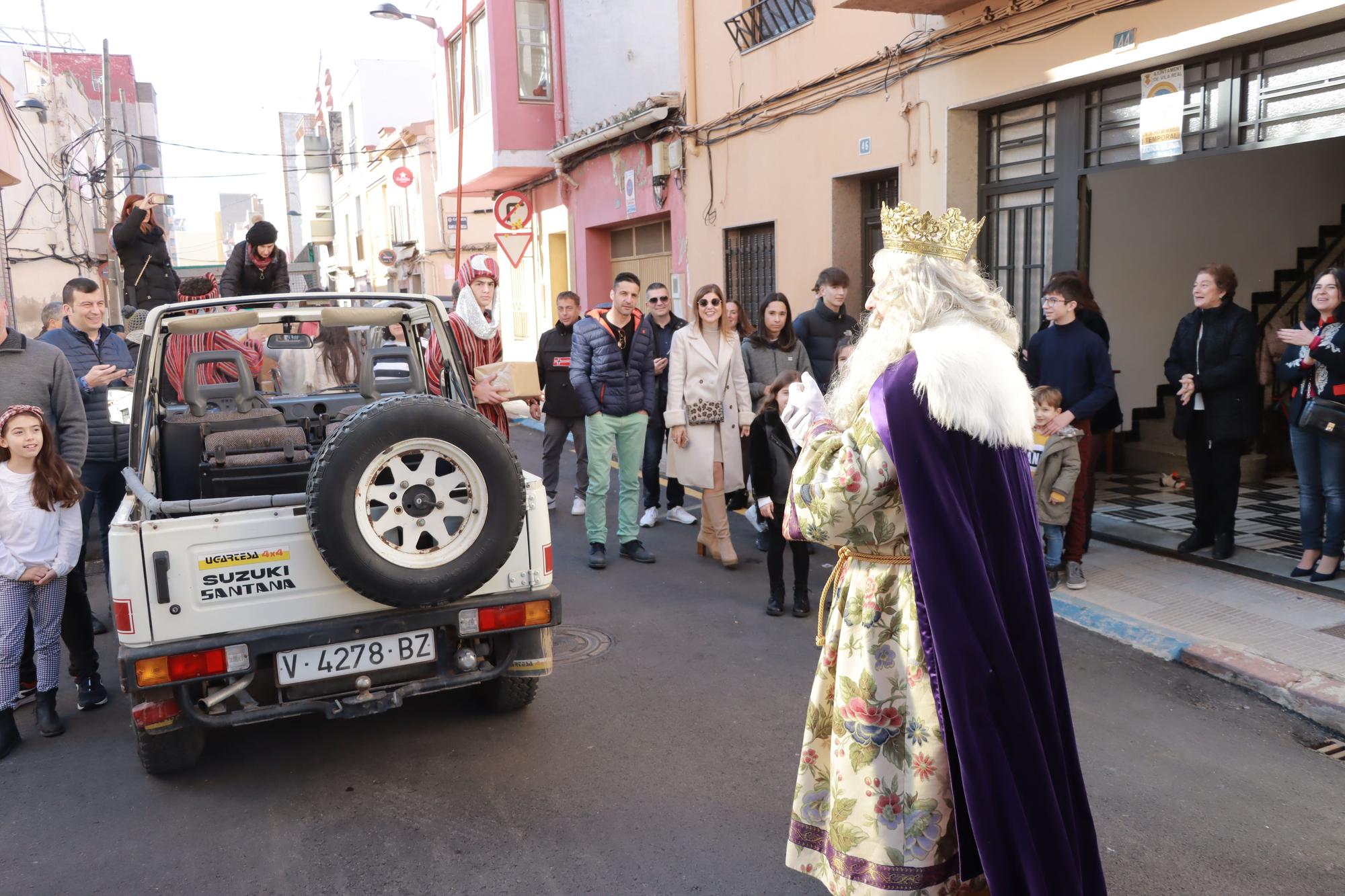 Los Reyes Mayos premian a los vecinos de Vila-real con cientos de regalos en este 2023