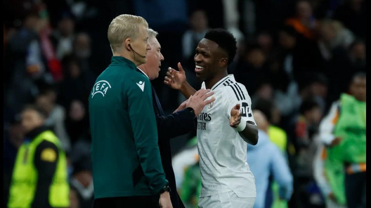 Ancelotti intenta tranquiizar a Vinicius ante el Salzburgo