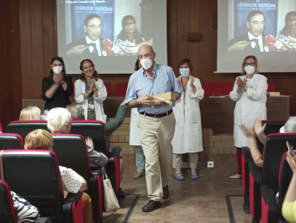 Homenaje al personal sanitario jubilado durante la pandemia en el Hospital de Sagunt