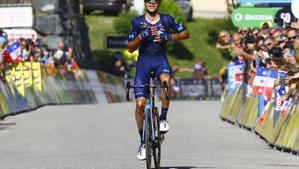 Carlos Verona, en el momento de la victoria en el Dauphiné.