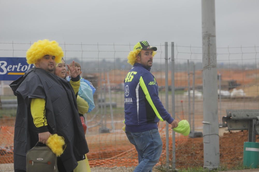 Más de 170.000 valientes desafían a la lluvia en Cheste