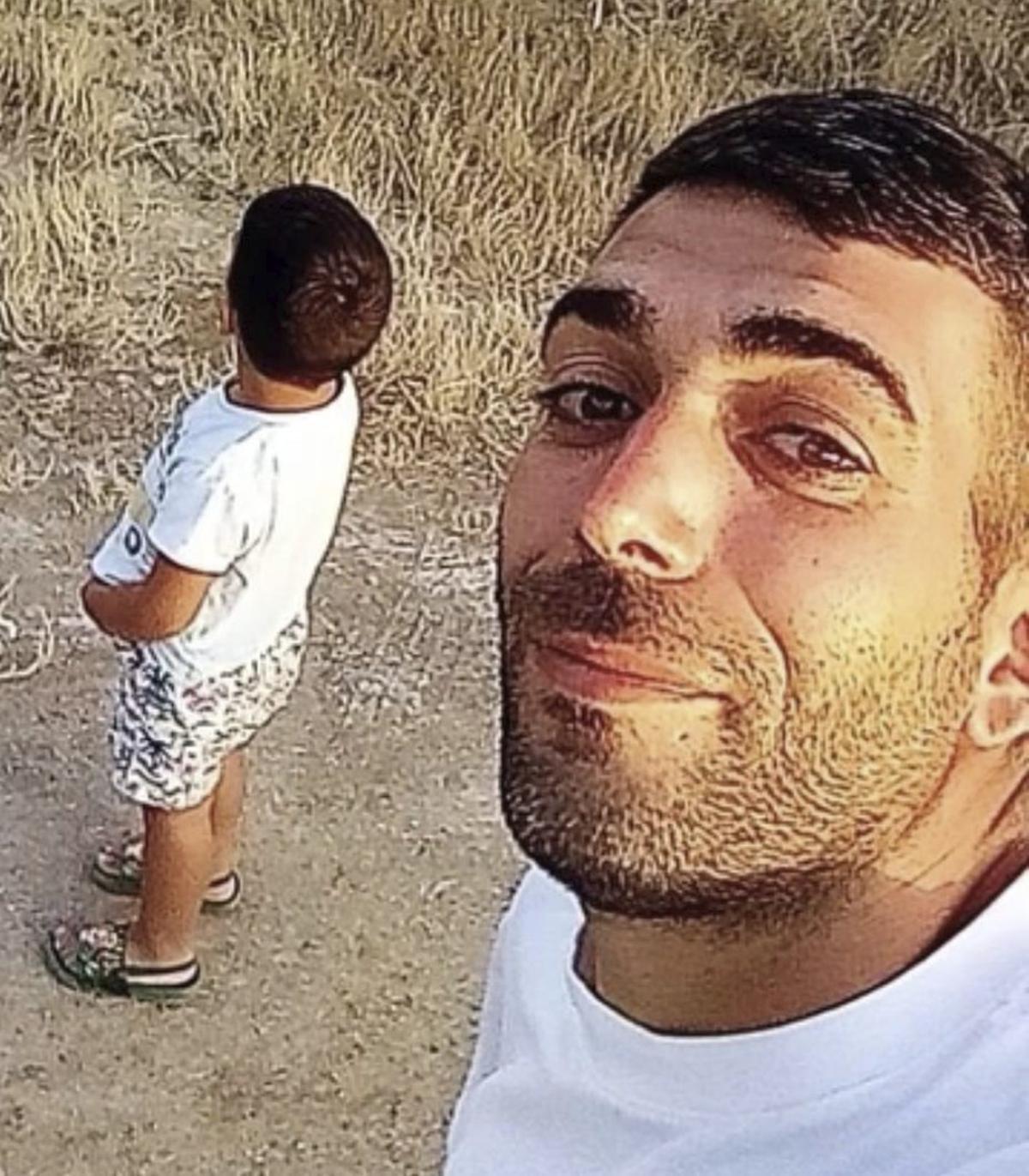 Iván Franco Lojo, en una autofoto con su hijo, Marcos. | IVÁN FRANCO LOJO