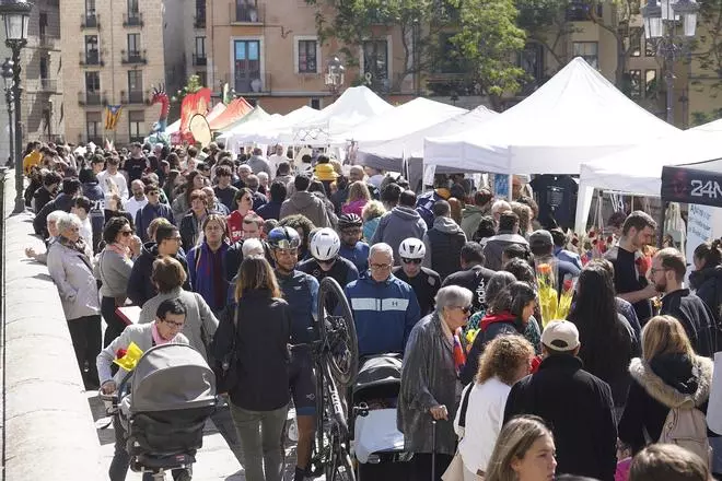 Girona beneeix el retorn del Sant Jordi de tota la vida