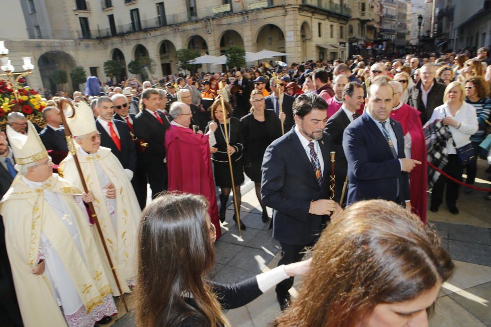 La Concatedral ha acogido hoy la solemne misa, presidida por el obispo Jesús Murgui, con motivo de San Nicolás, patrón de Alicante, según la organización.