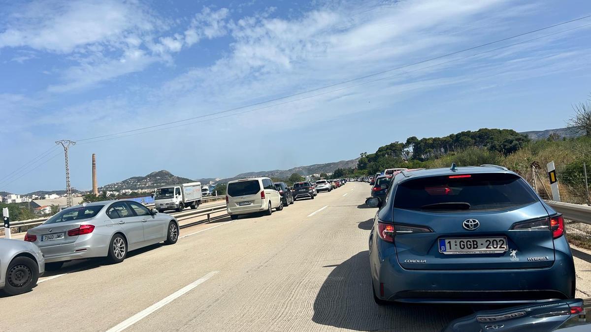 Imagen de archivo de retenciones en el tramo de la AP-7 entre Oliva y El Verger