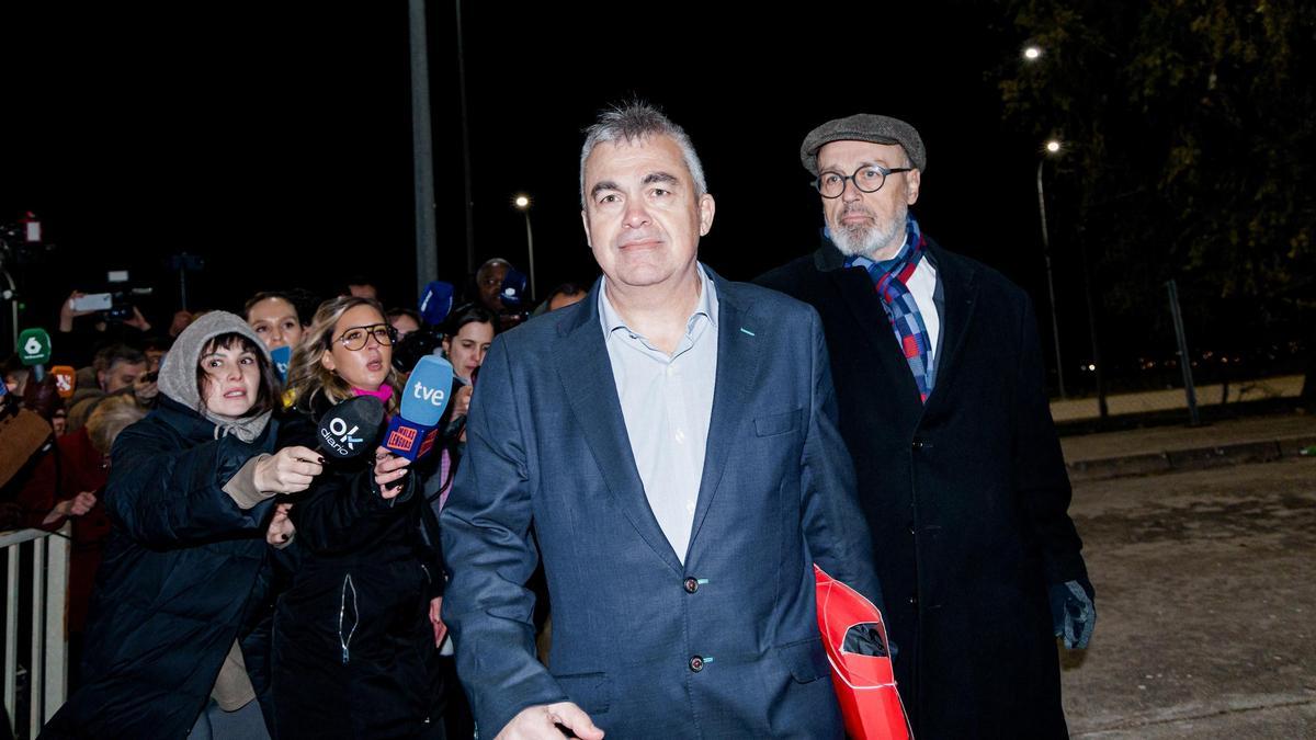 Santos Cerdán, o 19 de novembro deste ano, á saída da prisión de Soto del Real