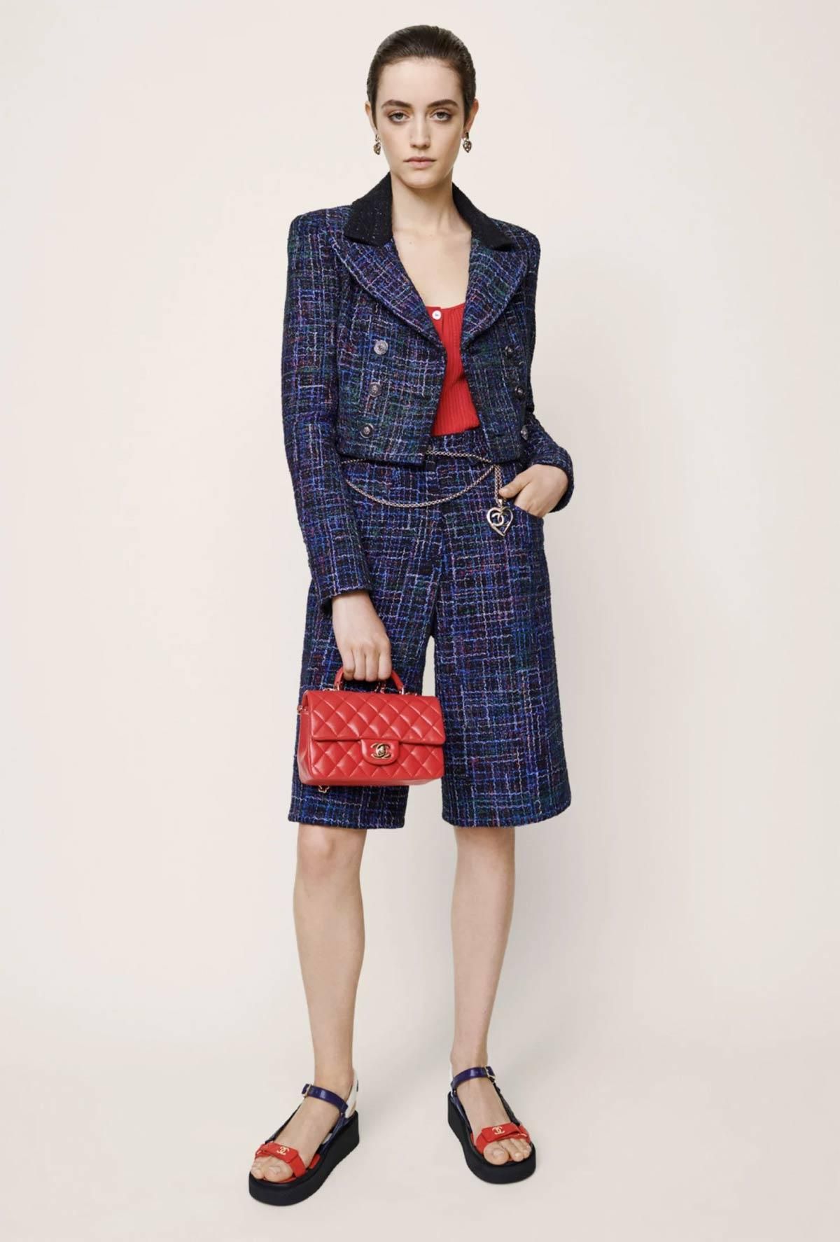 Conjunto de chaqueta de tweed y bermudas de Chanel