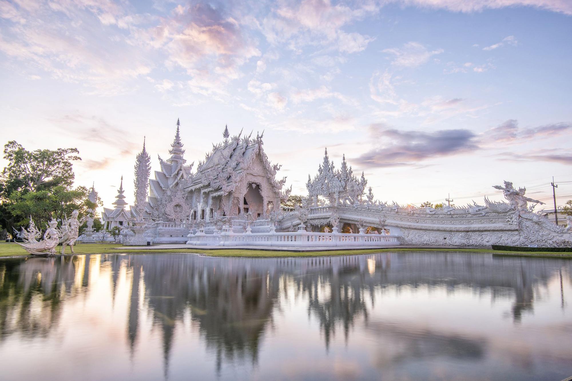 Wat Ron Kun, más conocido como el templo blanco de Chiang Rai en Tailandia
