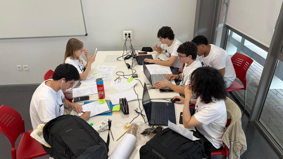 Uno de los grupos de estudiantes participantes